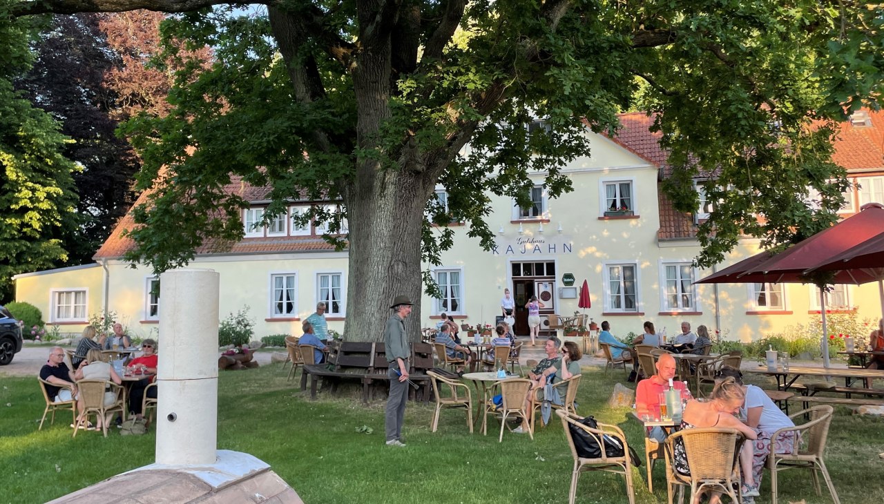 Gutshaus Abendessen, © Maximilian Kajahn Gutshaus Abendessen, © Maximilian Kajahn