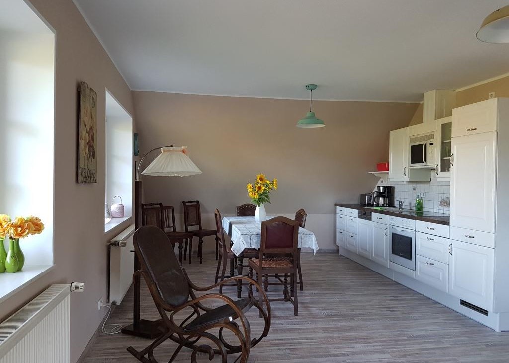 Nicht im Bild ist die Sitzecke mit der Schlafcouch und dem Fernseher, &copy; Carola Stier