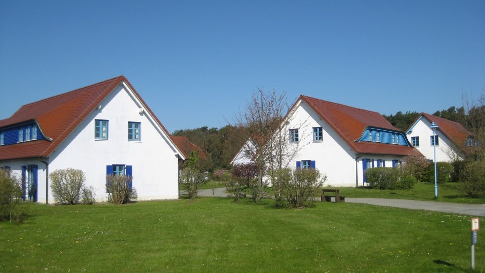 In Strandn&auml;he liegen die H&auml;user auf dem weitl&auml;ufigen Areal verstreut. // &copy; MV-T