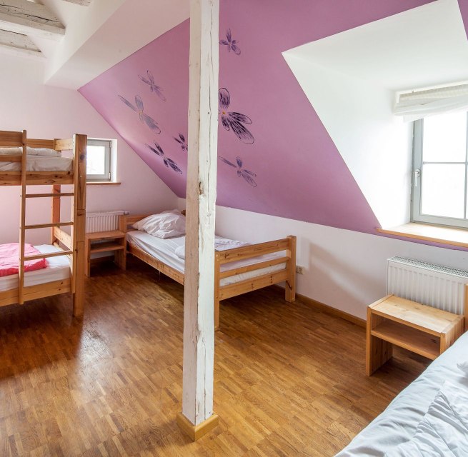 34 Betten verteilt auf 5 Zimmer gibt es im Clubhaus, © Henning Angerer