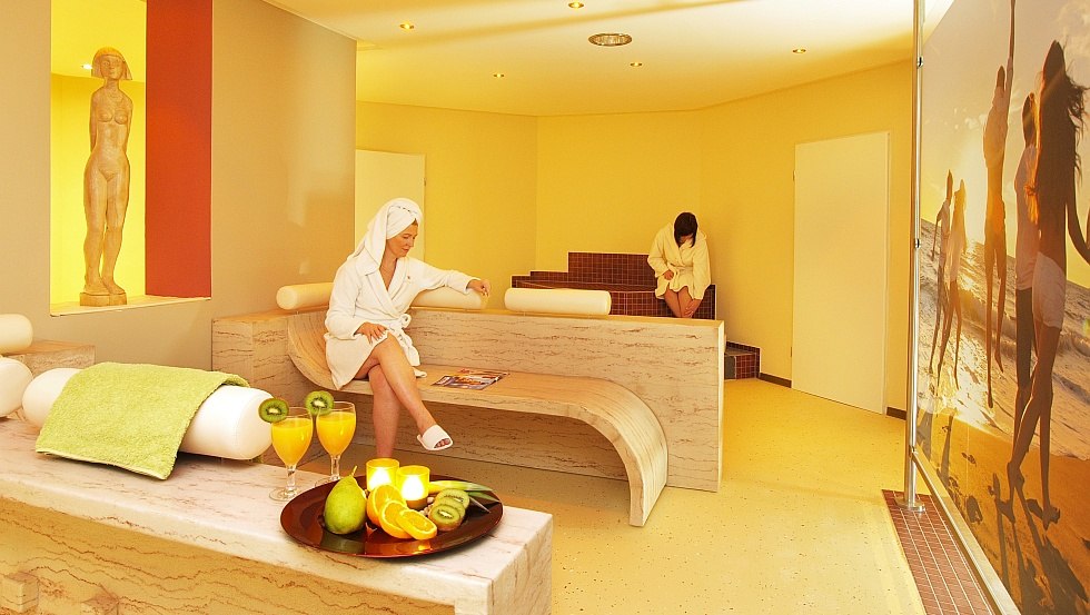Relaxen im Saunabereich // © Kurhotel zu Heringsdorf GmbH & Co. KG Relaxen im Saunabereich // © Kurhotel zu Heringsdorf GmbH & Co. KG