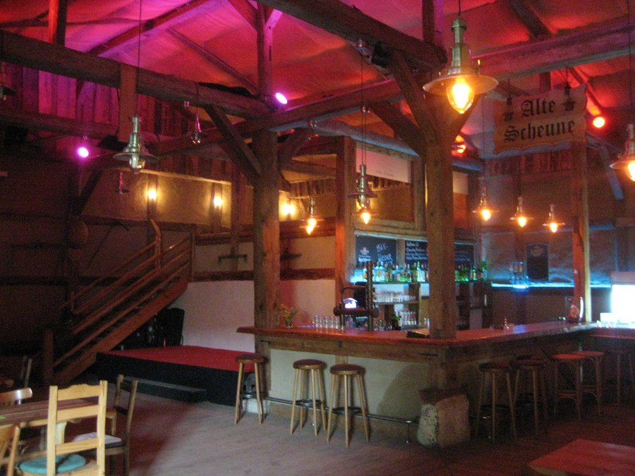 &copy; Frank Donecker