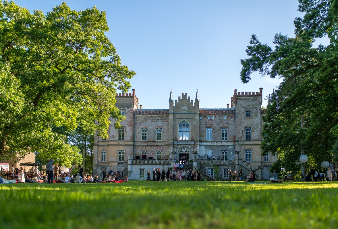 Vooraanzicht van het landgoed // &copy; Herrenhaus Vogelsang / DOMUS Images Alexander Rudolph