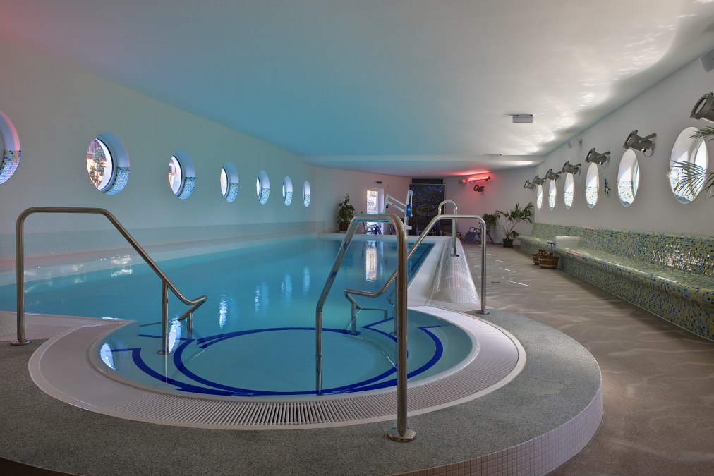 Der Innenpool des Hotels, © Uwe Schlüter