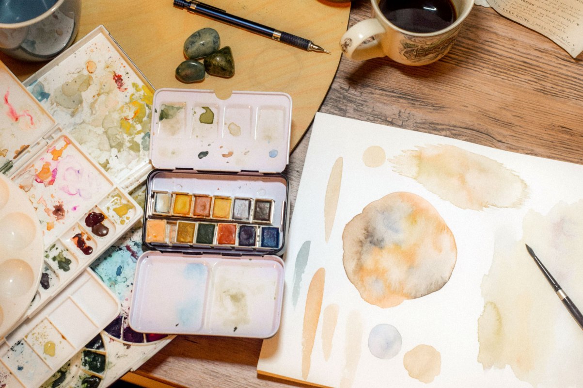 Symbolfoto | Malen mit Aquarellfarben im Pavillon // © Foto von Sarah Brown auf Unsplash Symbolfoto | Malen mit Aquarellfarben im Pavillon // © Foto von Sarah Brown auf Unsplash