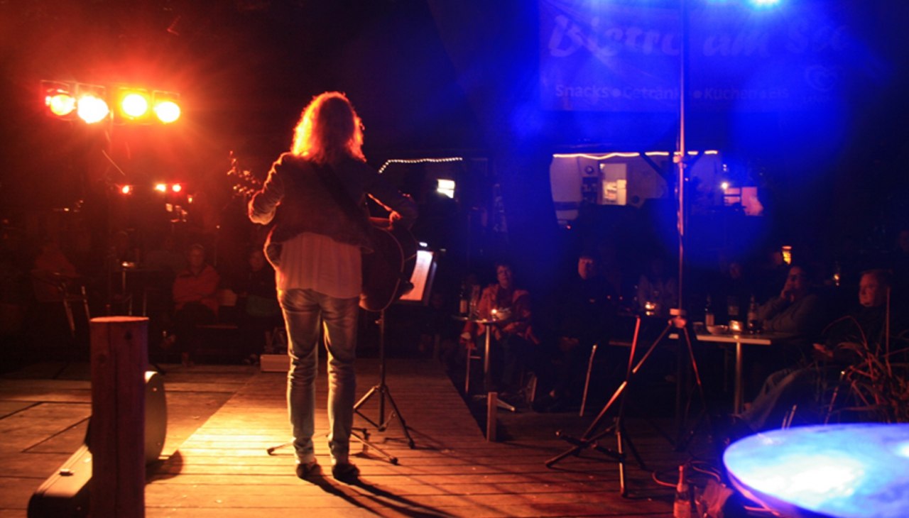 Steg in Flammen, &copy; ruhepuls & friends