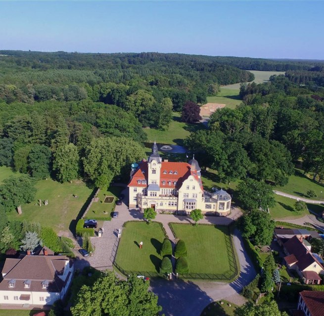 Schlosshotel Wendorf // &copy; DE