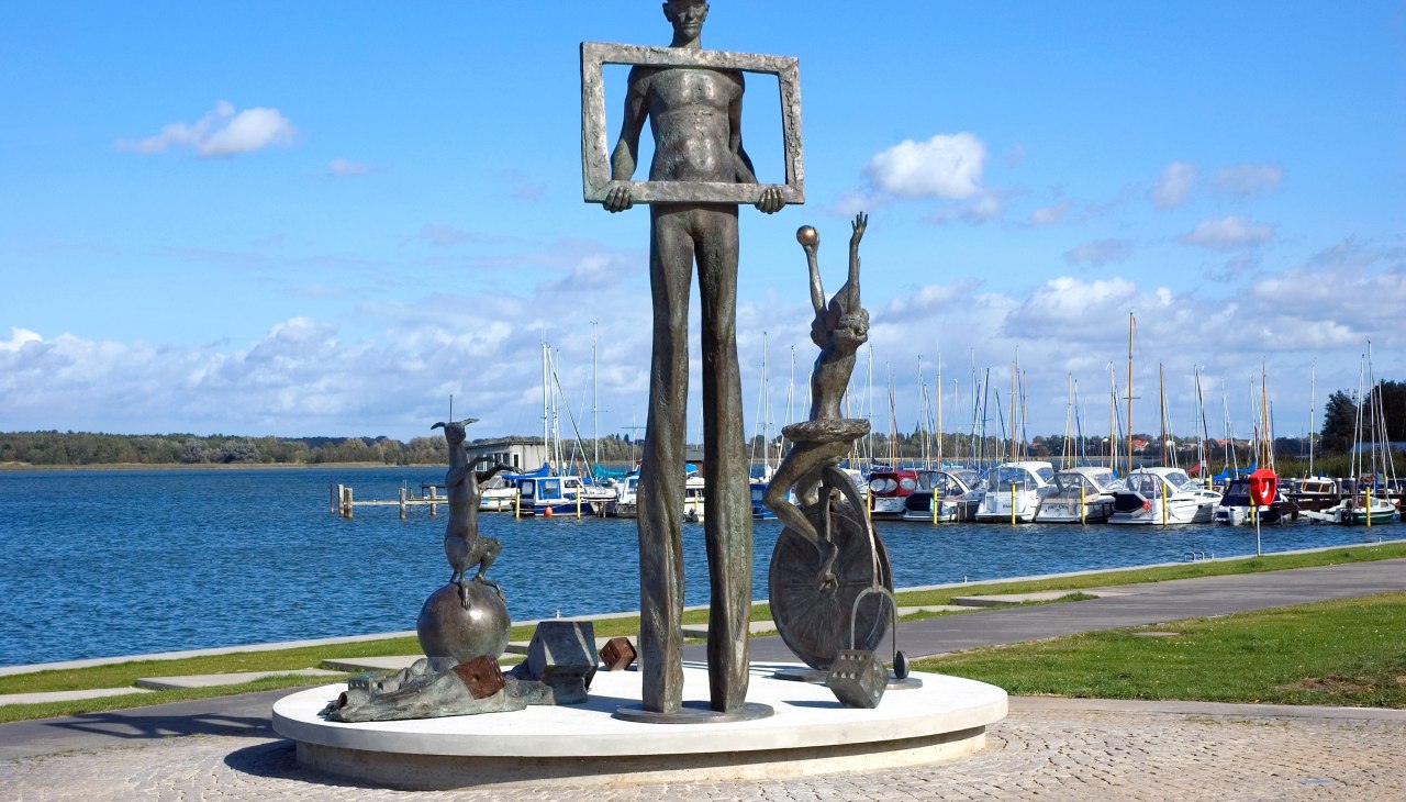 "Der Zirkus kommt" von Jo Jastram, &copy; Stadt Ribnitz Damgarten