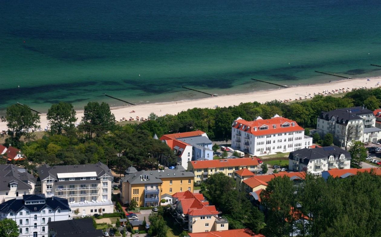 Luftaufnahme Am Weststrand Aparthotel Kühlungsborn // © Am Weststrand Aparthotel Kühlungsborn Luftaufnahme Am Weststrand Aparthotel Kühlungsborn // © Am Weststrand Aparthotel Kühlungsborn