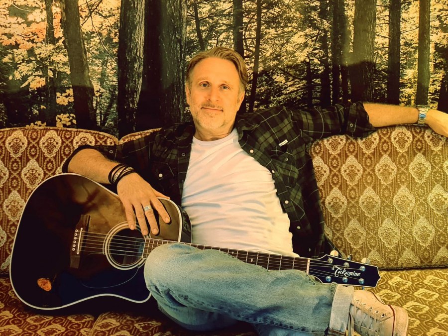 Livemusik mit Jason Foley · BLAUER MITTWOCH, © Jason Foley Livemusik mit Jason Foley · BLAUER MITTWOCH, © Jason Foley