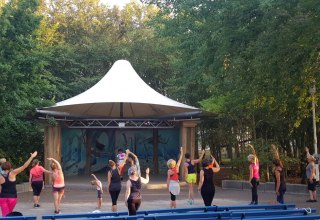 Zumba® mit Bettina Herrmann | Graal-Müritz // © Bettina Herrmann Zumba® mit Bettina Herrmann | Graal-Müritz // © Bettina Herrmann