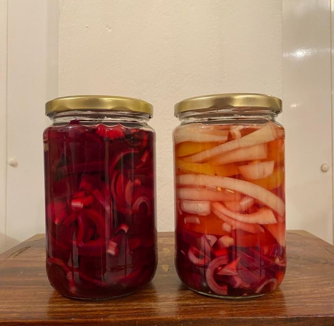 Eingelegtes Gemüse in Vorratsgläsern, © wertvoll Eingelegtes Gemüse in Vorratsgläsern, © wertvoll