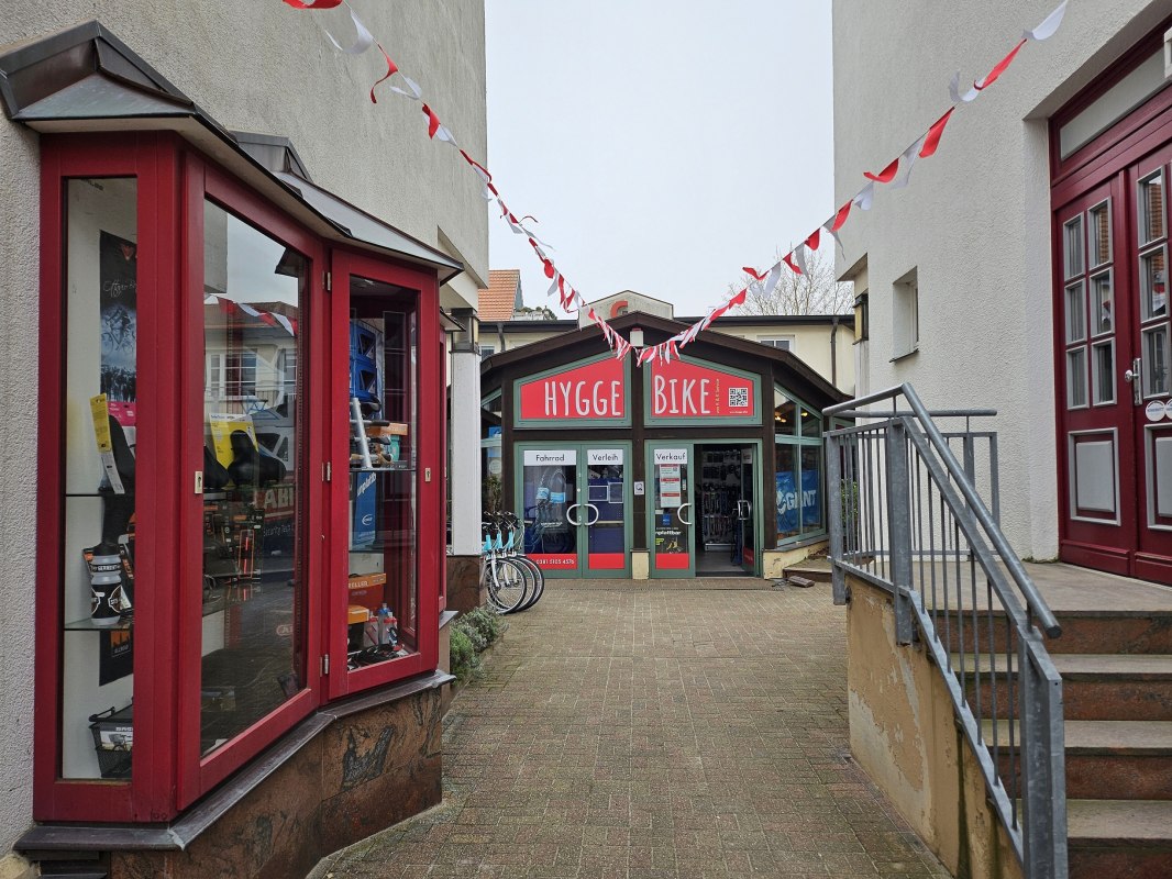 Onze fietsenwinkel in de M&uuml;hlenstra&szlig;e, een beetje verborgen op de binnenplaats // &copy; K&K Service GmbH/Kim David