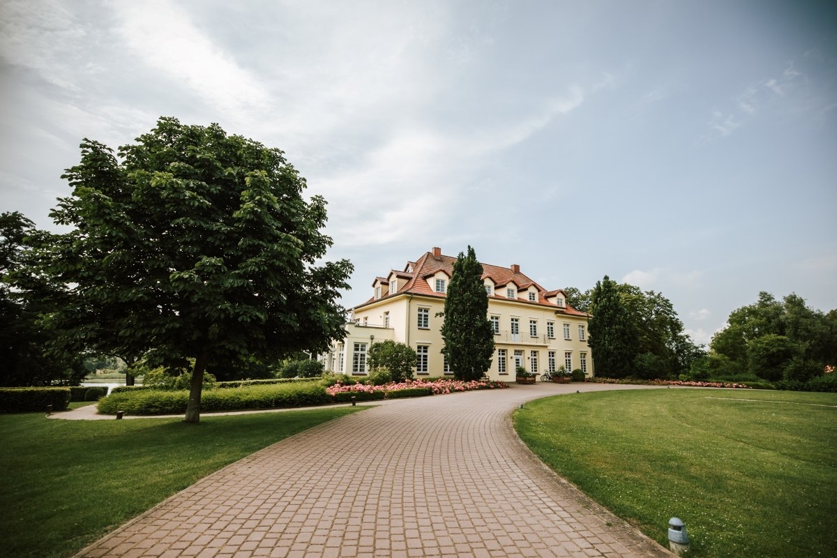 Gut Gremmelin_Aussenansichten_Gutshaus Auffahrt weit, © GG Gut Gremmelin_Aussenansichten_Gutshaus Auffahrt weit, © GG