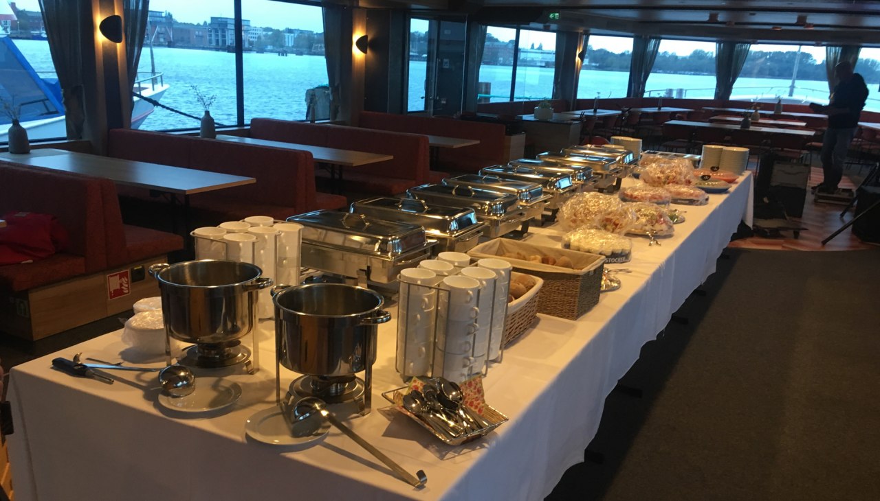 Blick ins Restaurant der "Rostocker 7"., &copy; Rostocker Flotte/Olaf Sch&uuml;tt