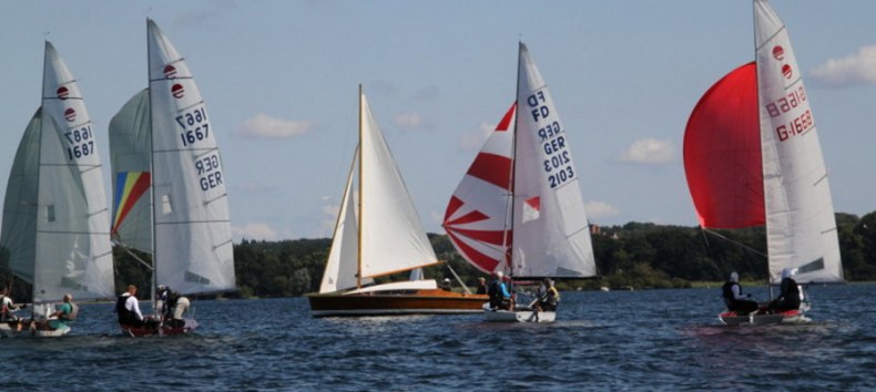 Startvorbereitung zur 1.Wettfahrt // &copy; M&uuml;ller