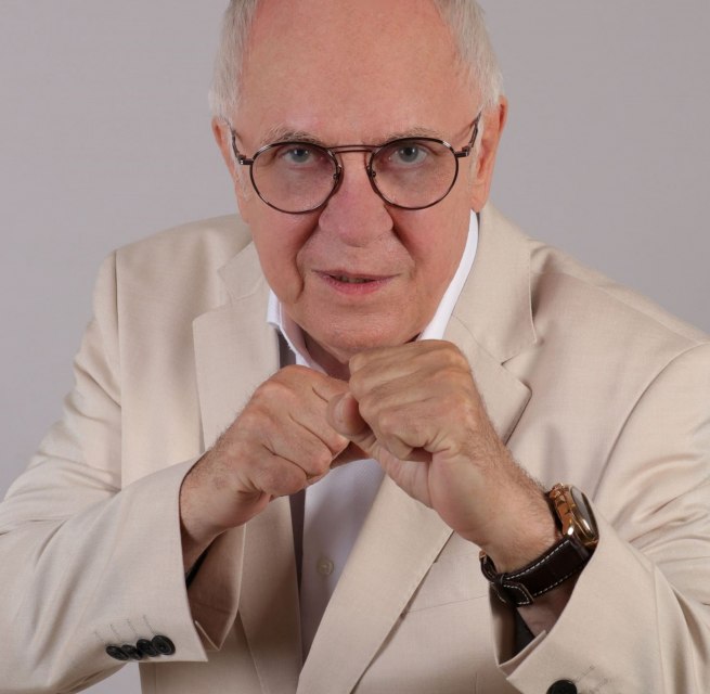 Lothar Bölck gibt Stoff // © Lothar Bölck Lothar Bölck gibt Stoff // © Lothar Bölck