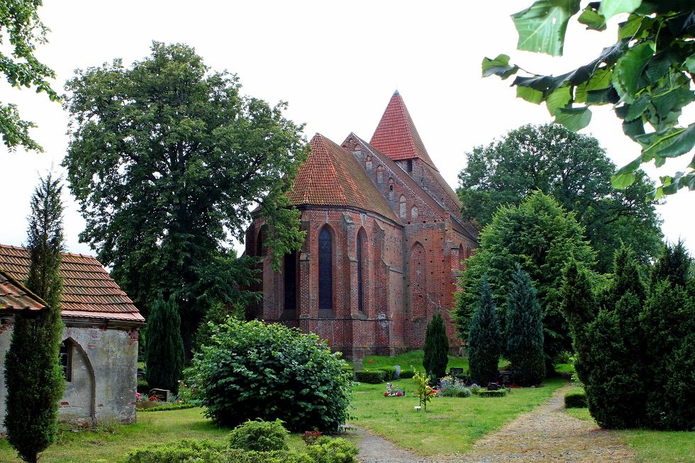Au&szlig;enansicht der Kirche // &copy; Sabrina Wittkopf-Schade