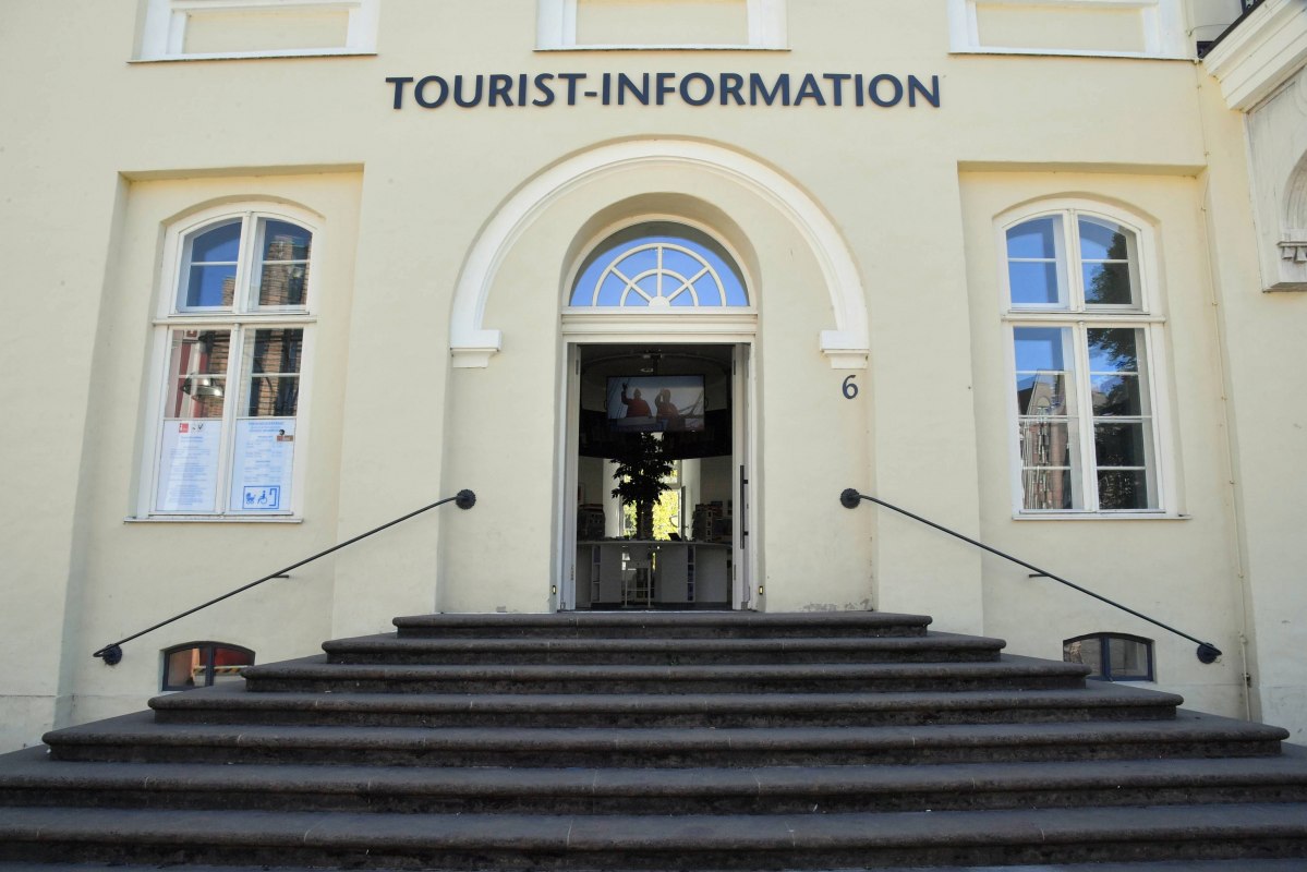 Informatiecentrum Rostock in het stadscentrum aan de Universit&auml;tsplatz // &copy; Joachim Klook