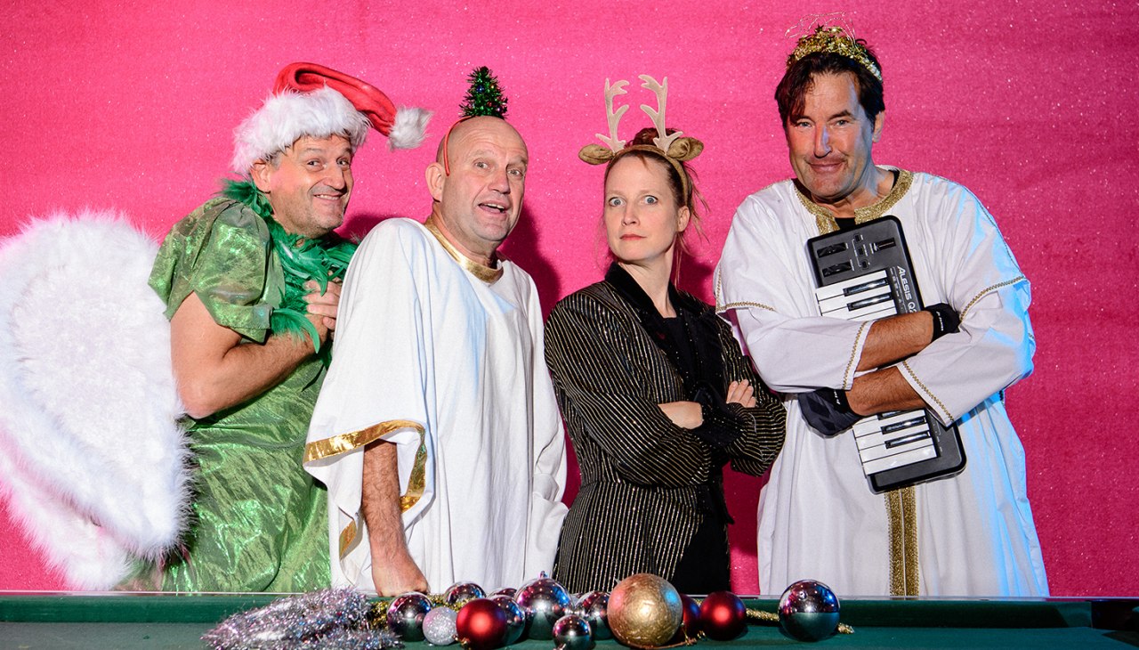 1920x833_Slider__Schoene_Bescherung_Theatersport-Weihnachten, © theater vorpommern