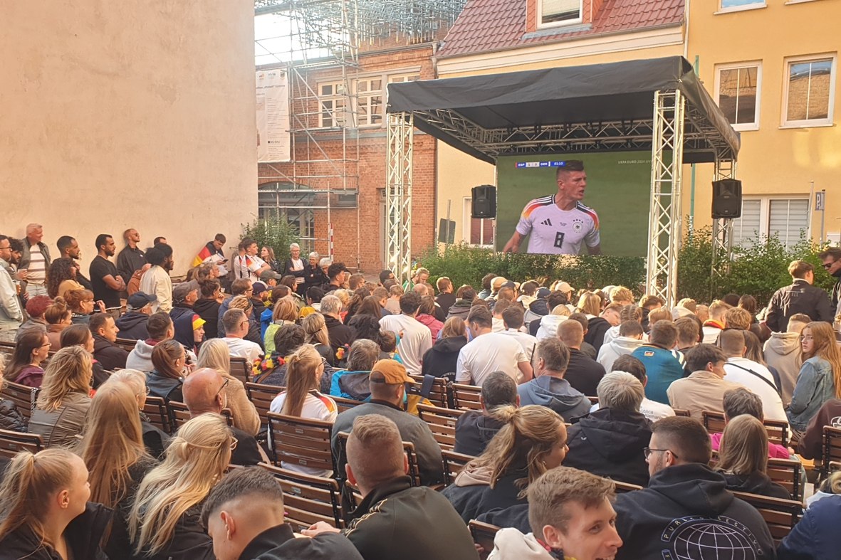 Public Viewing Schnick Schnack // © Thomas Hensel Public Viewing Schnick Schnack // © Thomas Hensel
