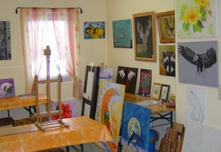 Willkommen im Atelier "JuGeLy" - Egal ob an einem Malwochenende oder bei einer Malwoche - hier erfahren Besucher Schritt f&uuml;r Schritt, wie sie erfolgreich ein &Ouml;lbild malen // &copy; Atelier "JuGeLy" / G&ouml;rres