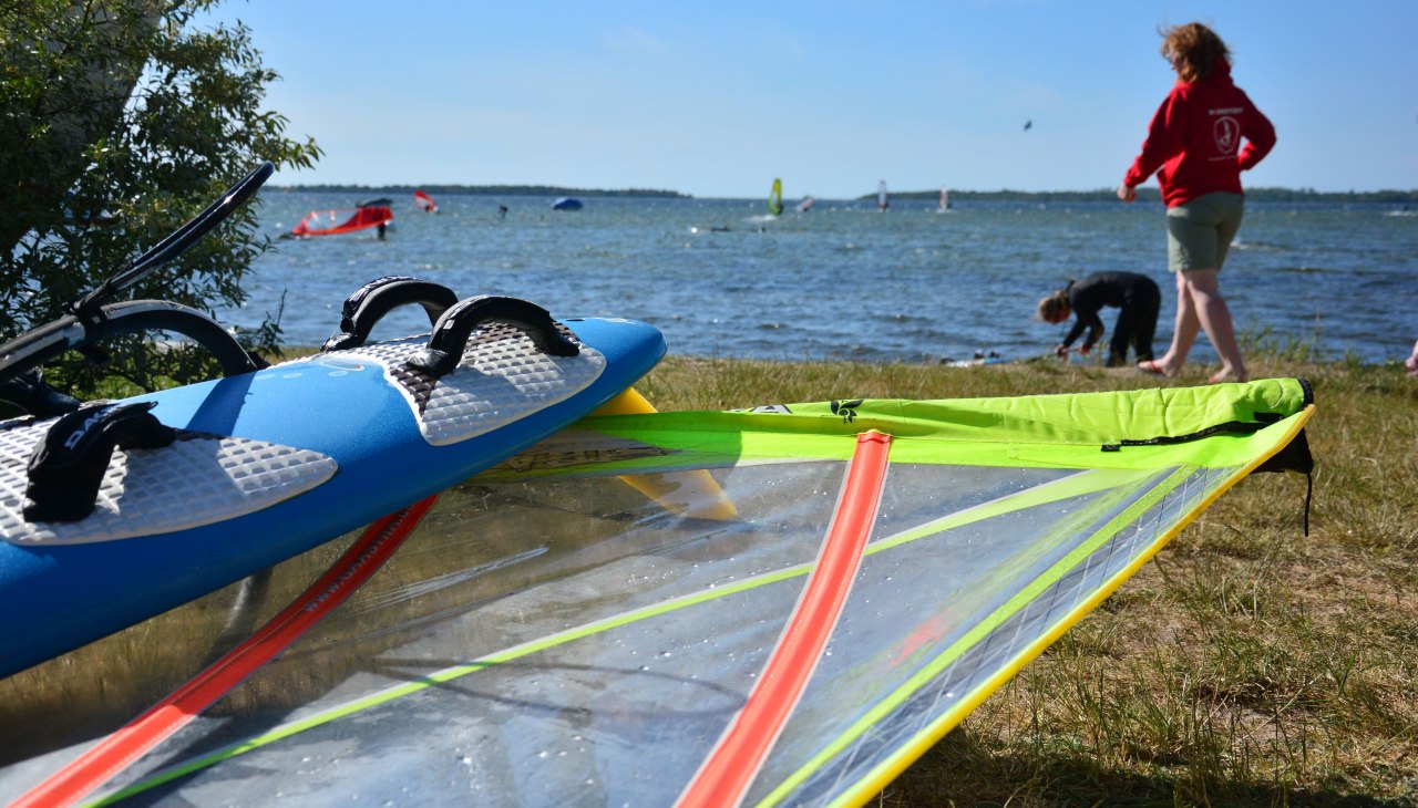 Surfbrett am Strand, © Jennifer Neumann Surfbrett am Strand, © Jennifer Neumann