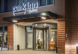 Indgangen til hotellet Park Inn by Radisson i Wismar // © park inn by Radisson Wismar Indgangen til hotellet Park Inn by Radisson i Wismar // © park inn by Radisson Wismar