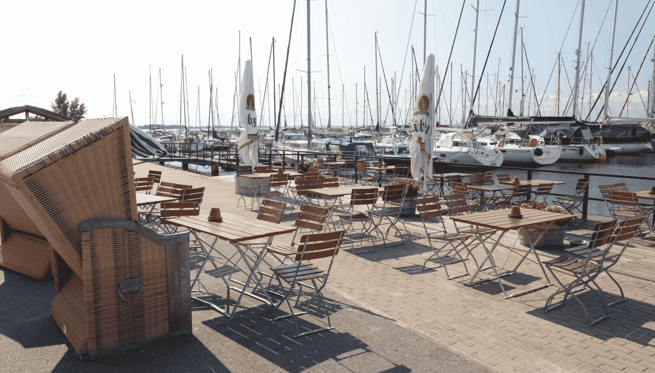 Sitzgelegenheiten mit Blick auf das Wasser, © TMV/Gohlke Sitzgelegenheiten mit Blick auf das Wasser, © TMV/Gohlke