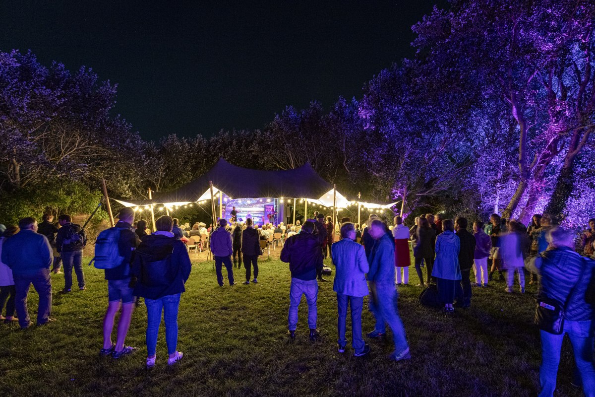 Evas Sommergarten bei der 21. Lange Nacht der Kunst 2021, &copy; Kurverwaltung-Ahrenshoop &middot; Foto Voigt u. Kranz UG