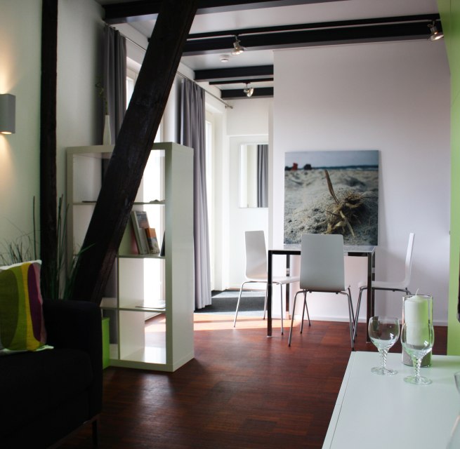 2-Personen Apartment "Die Verträumte"Galeriewohnung | 40 m² | Wohnraum mit Küche | 1 Schlafraum | Dusche | Terrasse // © Haus Düne31 2-Personen Apartment "Die Verträumte"Galeriewohnung | 40 m² | Wohnraum mit Küche | 1 Schlafraum | Dusche | Terrasse // © Haus Düne31