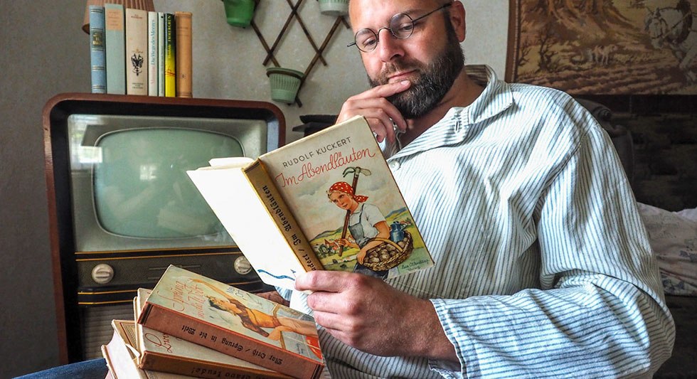 Auf dem Bücherflohmarkt gibt es immerwieder "Schätzchen" zu entdecken. // © Freilichtmuseum Klockenhagen Auf dem Bücherflohmarkt gibt es immerwieder "Schätzchen" zu entdecken. // © Freilichtmuseum Klockenhagen