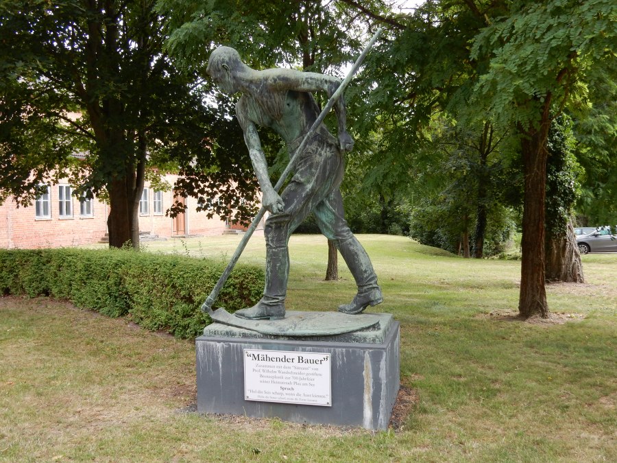 "Mähender Bauer", © M.Höppner