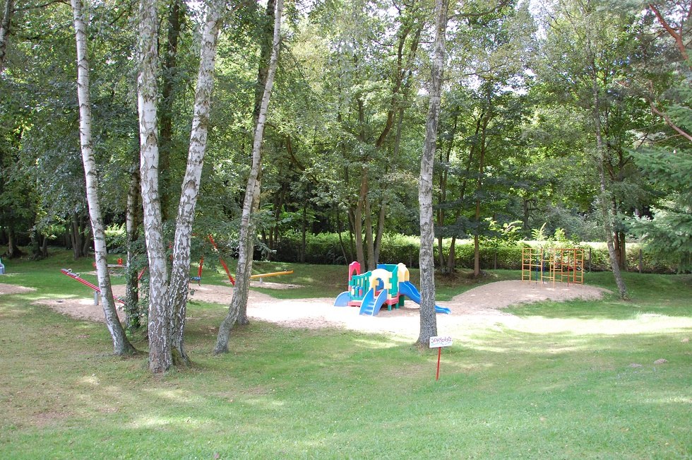 F&uuml;r die kleinen Badeg&auml;ste gibt es auch einen Spielplatz. // &copy; Gabriele Skorupski