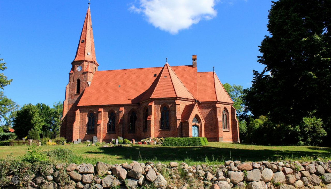 Buchholz dorpskerk, © Förderverein zur Erhaltung der Dorfkirche Buchholz e. V. Buchholz dorpskerk, © Förderverein zur Erhaltung der Dorfkirche Buchholz e. V.