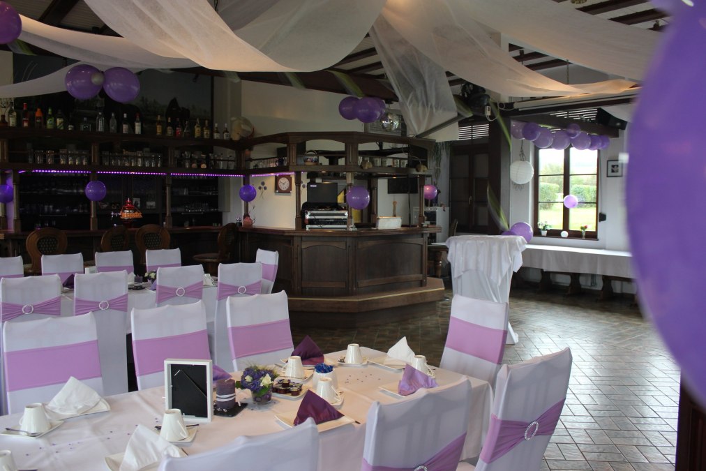 Unser Saal . Hochzeiten, Geburtstag, Trauerfeier, Jugendweihe, Einschulung, Firmenfeier usw., © Rempliner Wiesenhof Unser Saal . Hochzeiten, Geburtstag, Trauerfeier, Jugendweihe, Einschulung, Firmenfeier usw., © Rempliner Wiesenhof