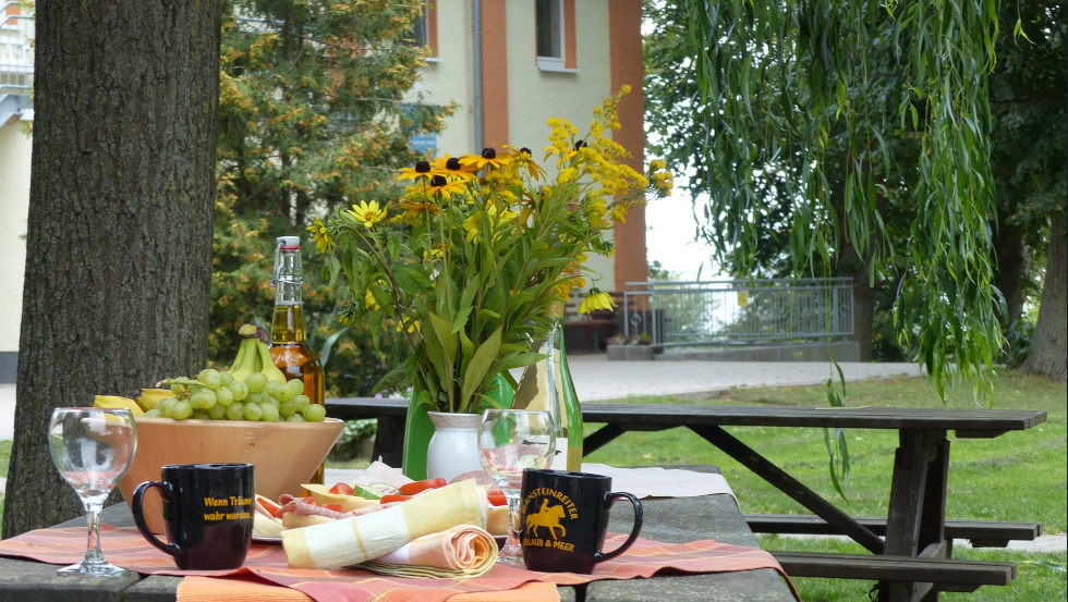 We nodigen je uit aan tafel // &copy; Bernsteinreiter Barth