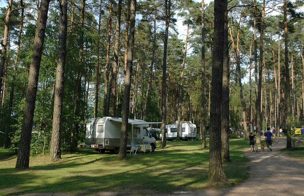 Wohnwagen, Wohnmobile und Zelte finden hier sicher den richtigen Platz. Für Wasserwanderer gibt es gesonderte Konditionen. // © Haveltourist Wohnwagen, Wohnmobile und Zelte finden hier sicher den richtigen Platz. Für Wasserwanderer gibt es gesonderte Konditionen. // © Haveltourist