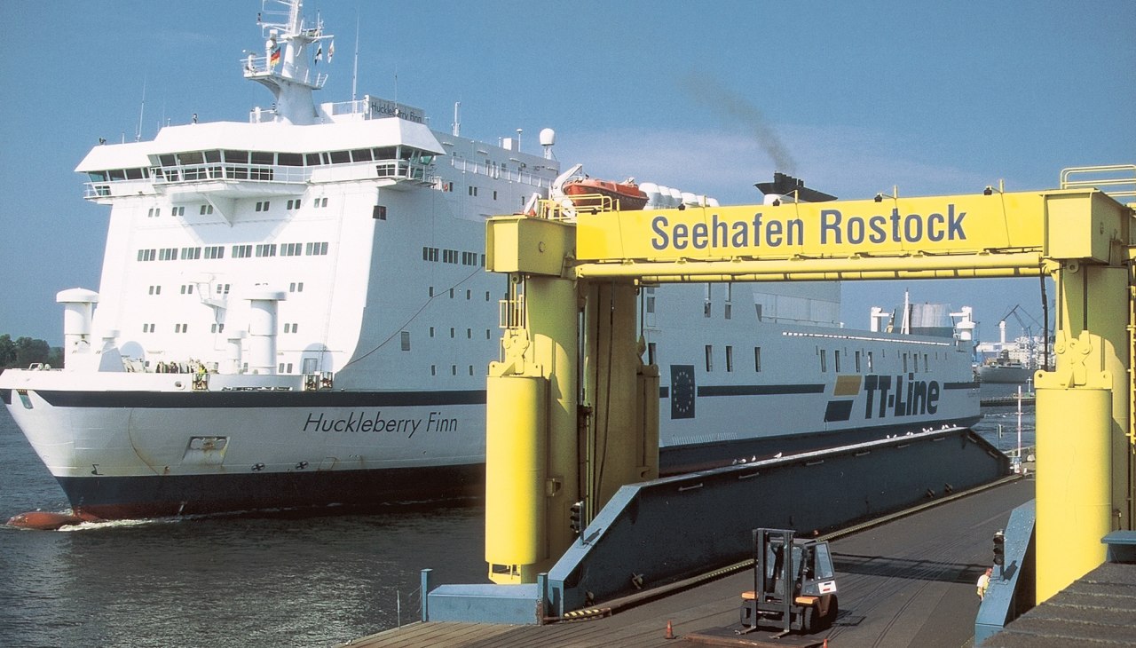Seehafen Rostock mit Huckleberry Finn, © TT-Line