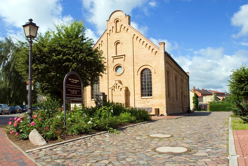 Au&szlig;enansicht der Synagoge // &copy; Frank Eilrich