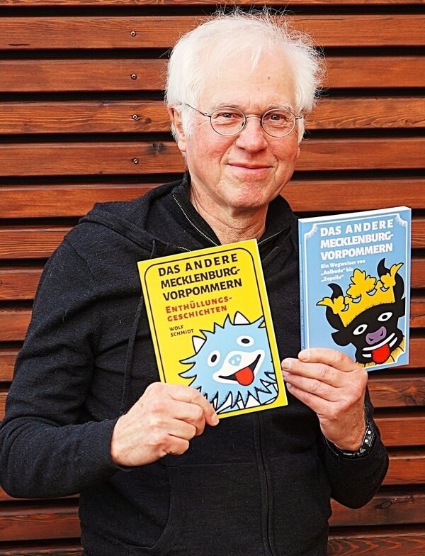 »Das ANDERE Mecklenburg-Vorpommern: Enthüllungsgeschichten«
Lesung mit Dr. Wolf Schmidt, © Andreas Fritz »Das ANDERE Mecklenburg-Vorpommern: Enthüllungsgeschichten«
Lesung mit Dr. Wolf Schmidt, © Andreas Fritz