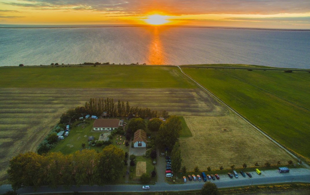 Luchtfoto van Surfhostel Ummanz, © ummaii.de Luchtfoto van Surfhostel Ummanz, © ummaii.de