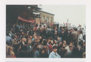 Das Bild zeigt die Demonstration auf dem Alten Garten am 23. Oktober 1989. // © Volker Jennerjahn Das Bild zeigt die Demonstration auf dem Alten Garten am 23. Oktober 1989. // © Volker Jennerjahn
