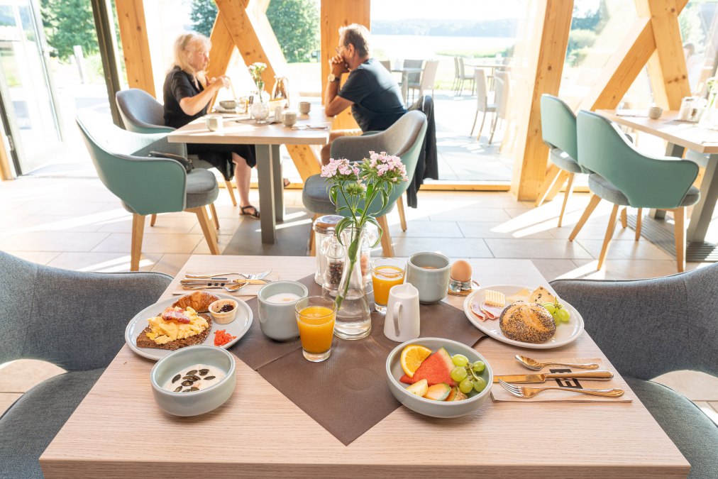 Frühstück im Restaurant Bootshaus, © BEECH Resort Plauer See Frühstück im Restaurant Bootshaus, © BEECH Resort Plauer See