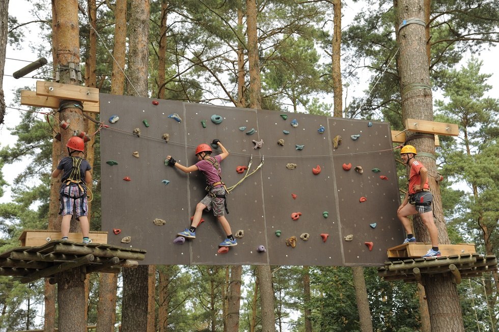 Ein neues Element 2013. Die Kletterwand im schwarzen Parcours. // © Haveltourist Ein neues Element 2013. Die Kletterwand im schwarzen Parcours. // © Haveltourist