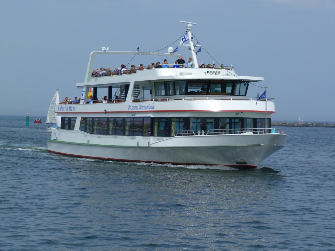 MS Ostseebad Warnem&uuml;nde // &copy; Fahrgastschifffahrt K&auml;pp'n Brass