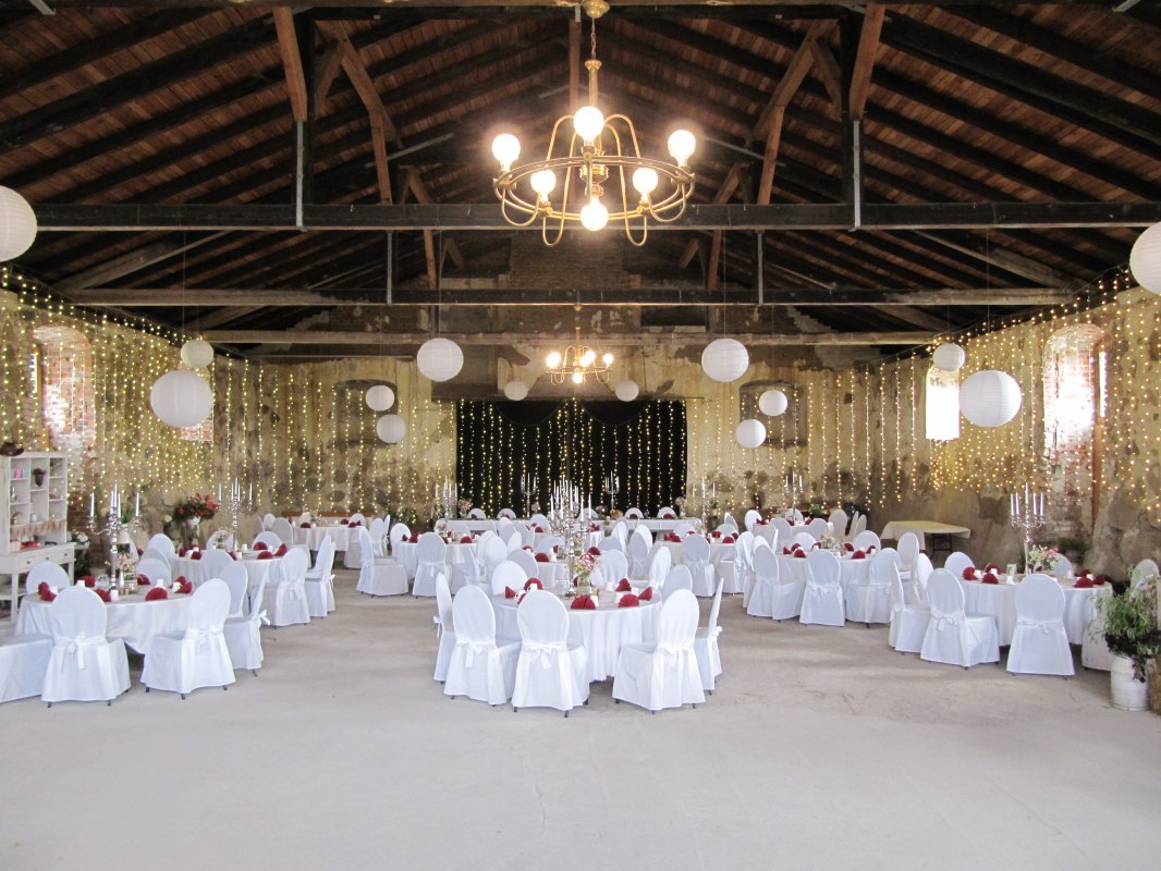 Historische Reithalle im Festgewand // &copy; Schloss Broock GmbH & Co. KG / Jan Fischer