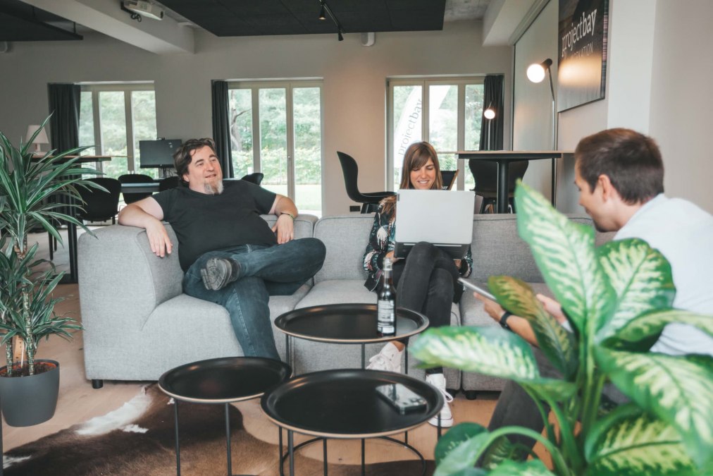 Entspanntes Meeting in der Lounge., &copy; Michelle Dynio