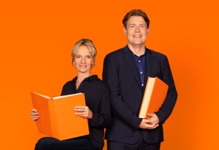 Katharina Mahrenholtz und Jan Ehlert vom eat.READ.sleep. Podcast. (© NDR_Sinje Hasheider)