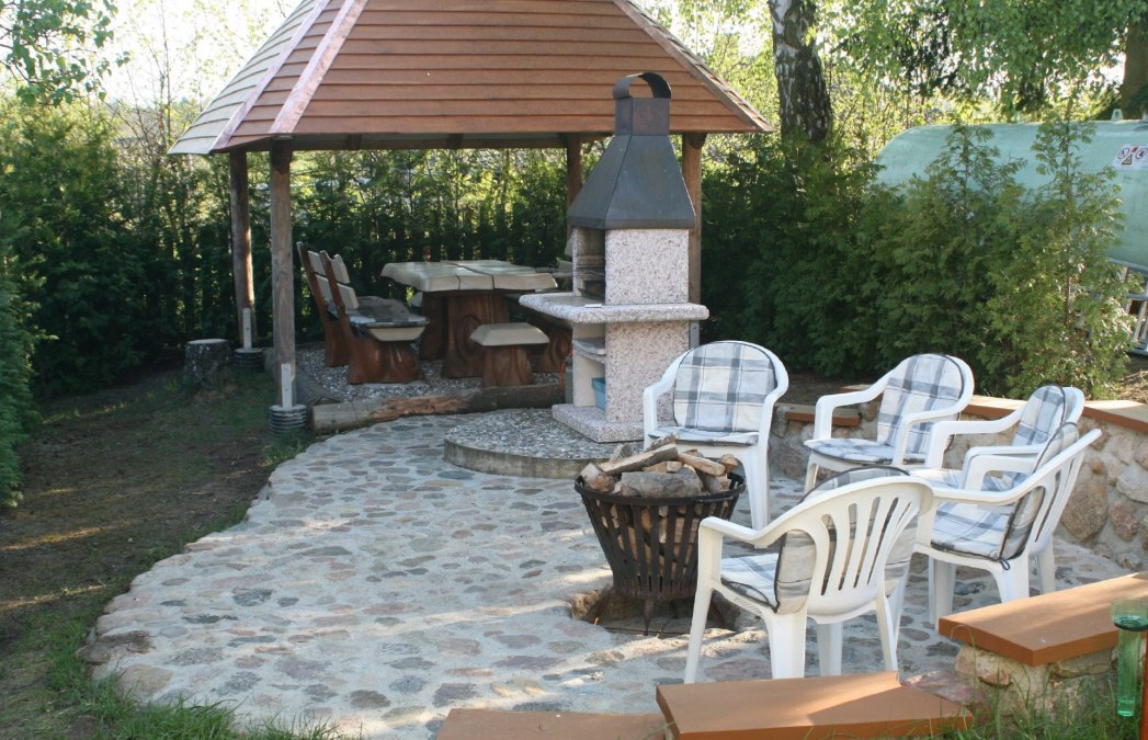 Grillhaus und Feuerstelle, &copy; S. Stange